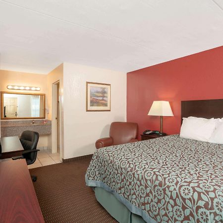 Days Inn By Wyndham Кейв Сити Екстериор снимка