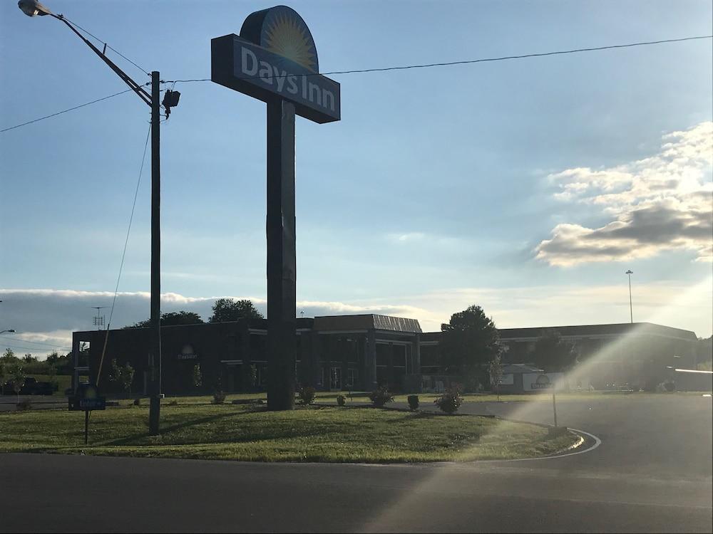 Days Inn By Wyndham Кейв Сити Екстериор снимка