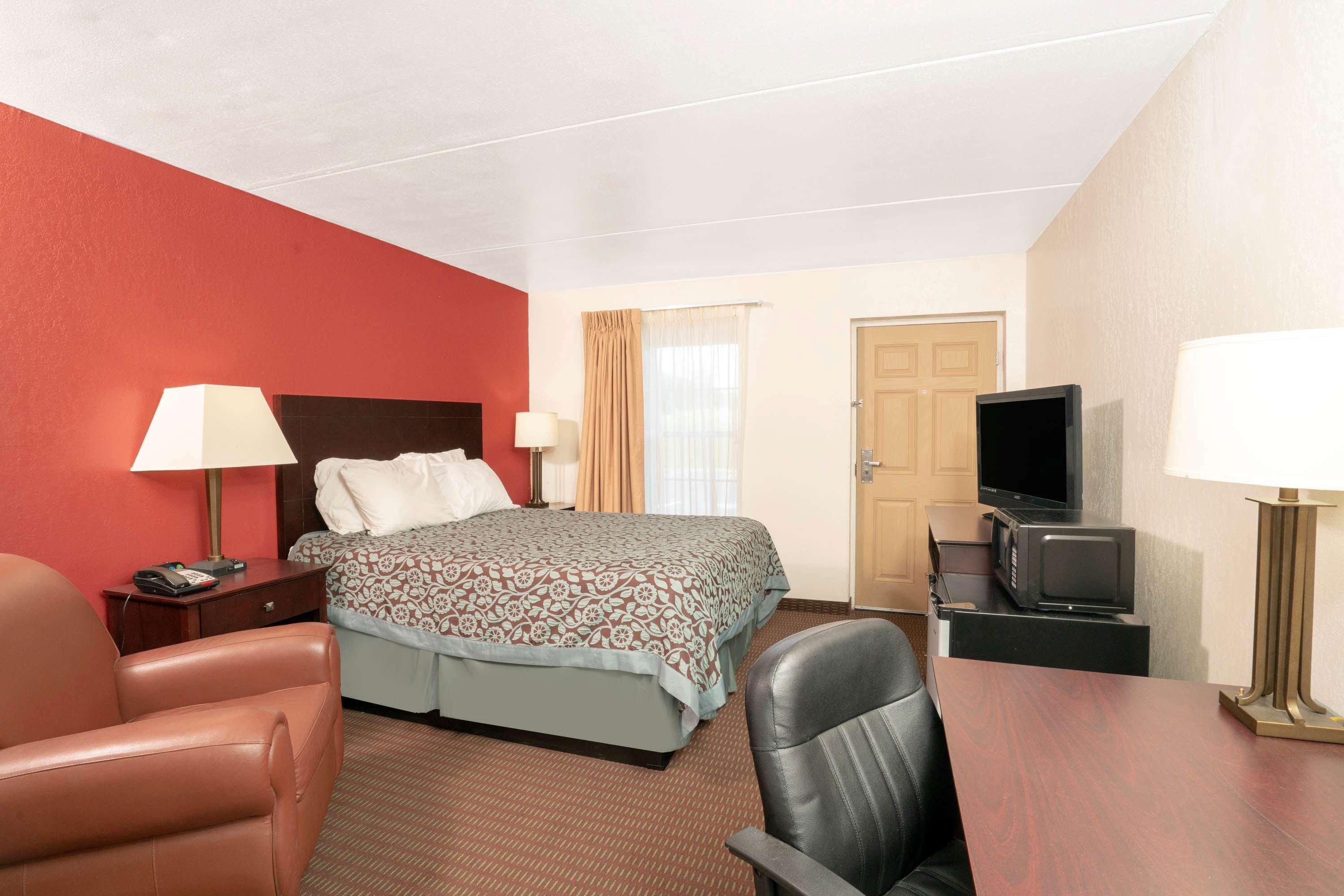 Days Inn By Wyndham Кейв Сити Екстериор снимка