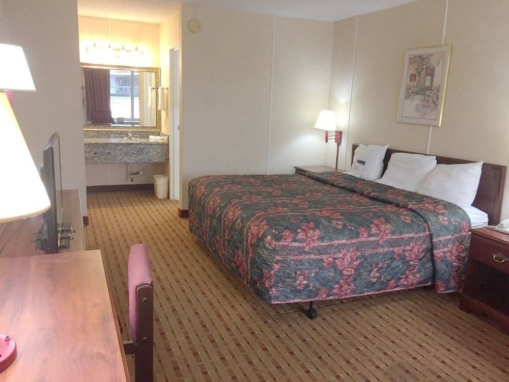 Days Inn By Wyndham Кейв Сити Екстериор снимка
