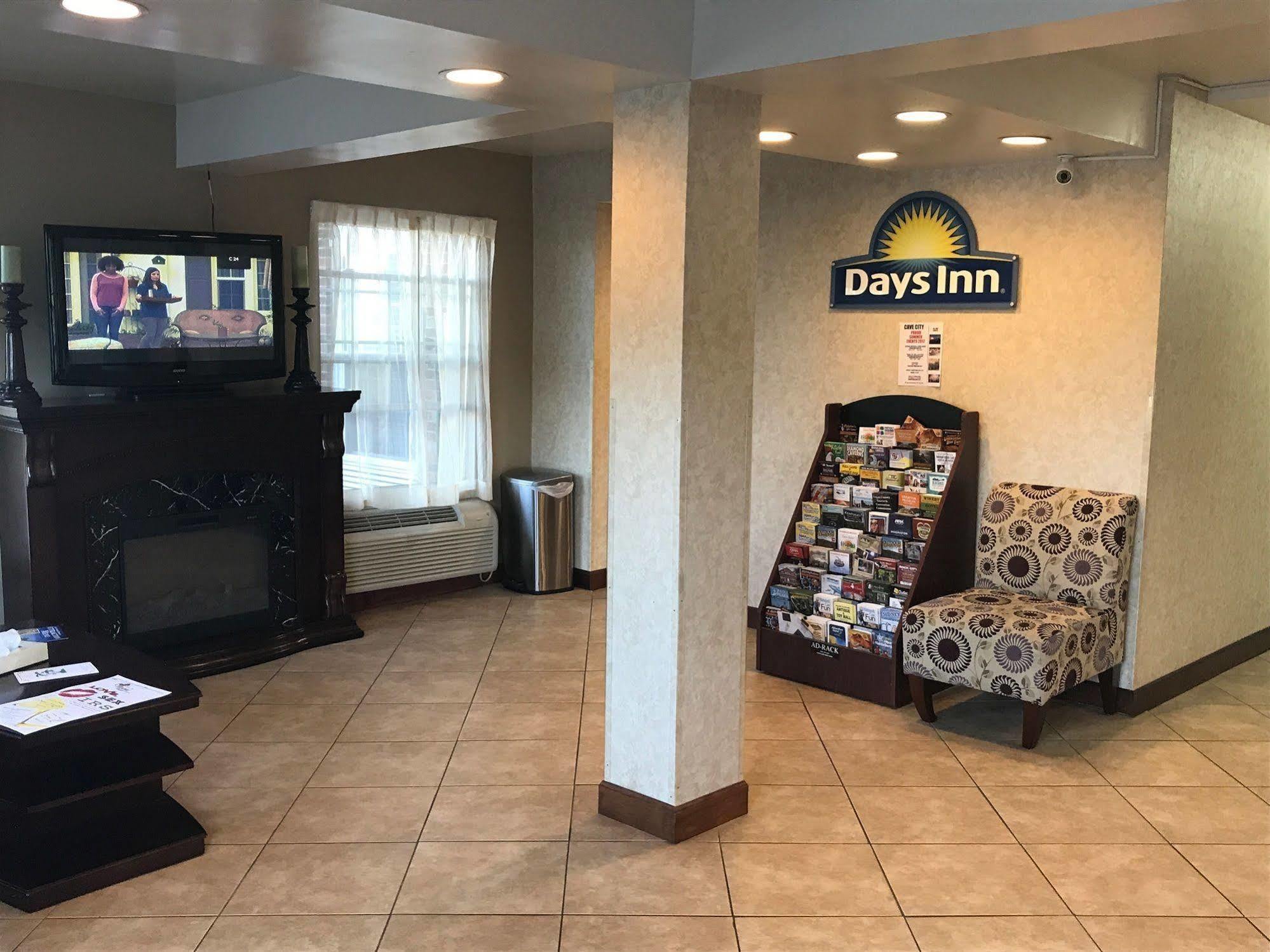 Days Inn By Wyndham Кейв Сити Екстериор снимка